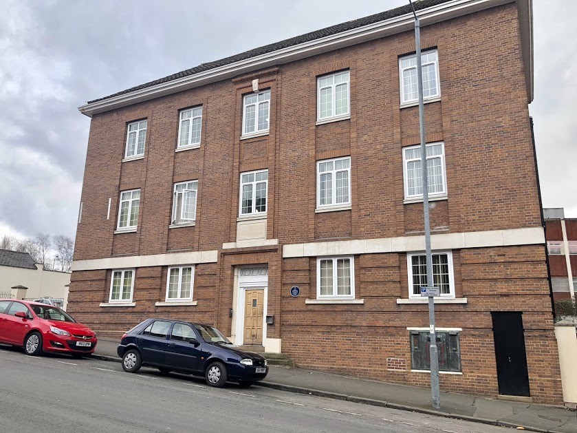 Kidderminster lovely purpose built flat in a great location and close