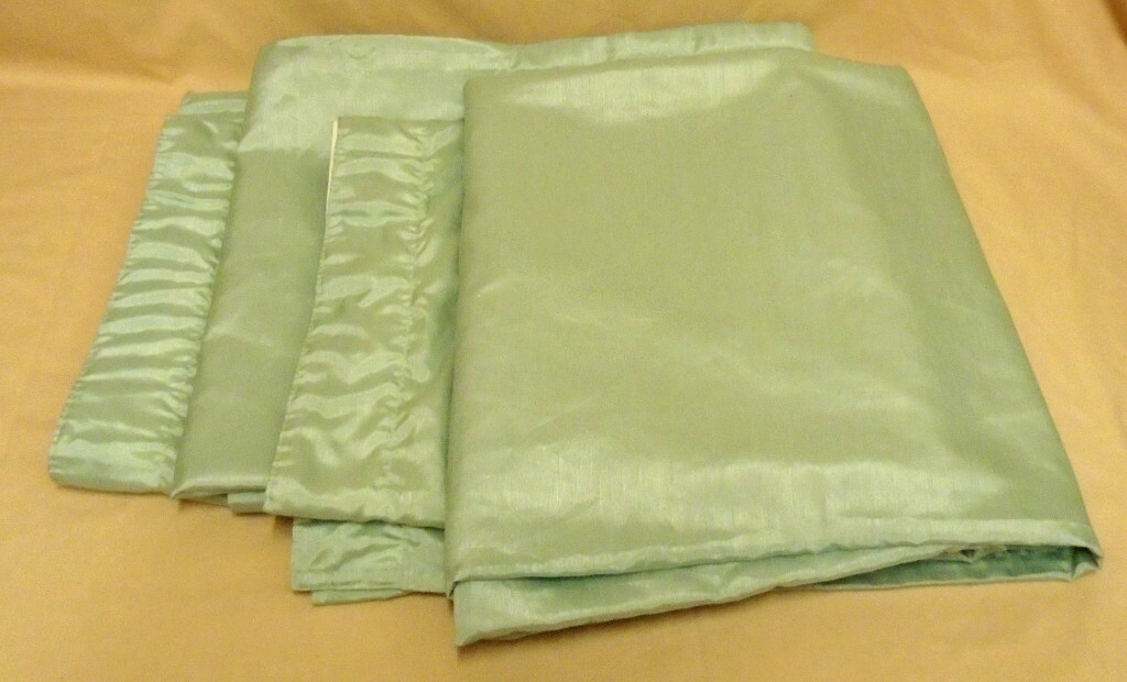 Light Green Pair Of Lined Curtains Approx 10ft Wide X 6ft Long