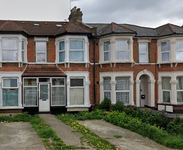 1 Bedroom Ground Floor Flat Available to rent in Seven Kings. IG3 in