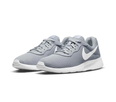 Nike tanjun hotsell trainers white
