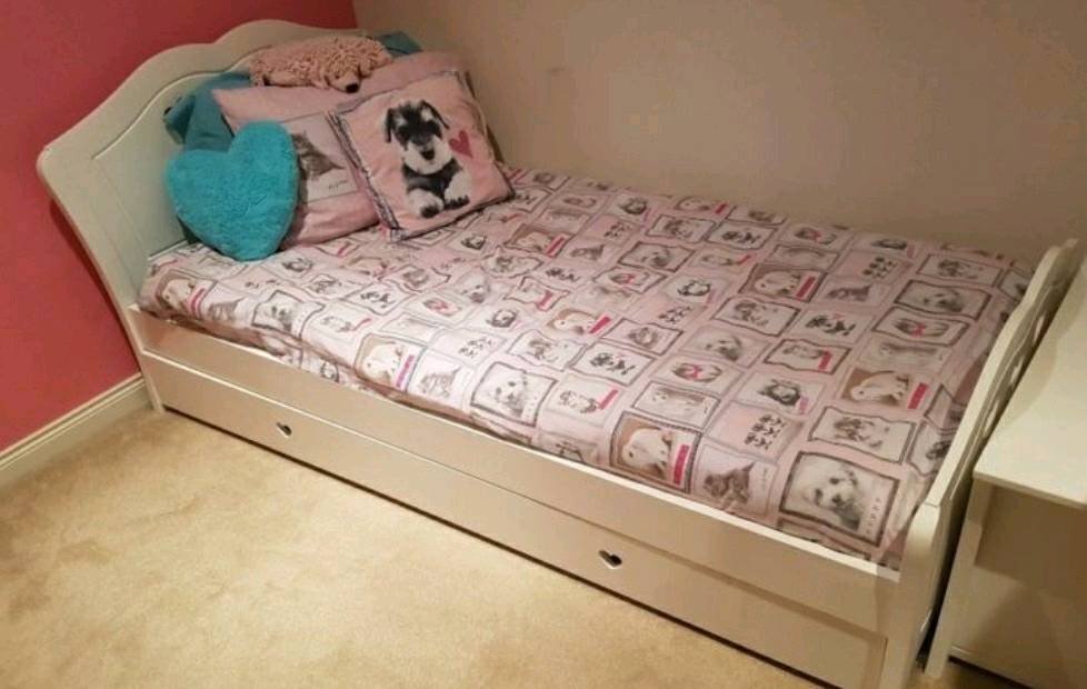 White Girl Single Love Heart Bed With Mattress And Underneath