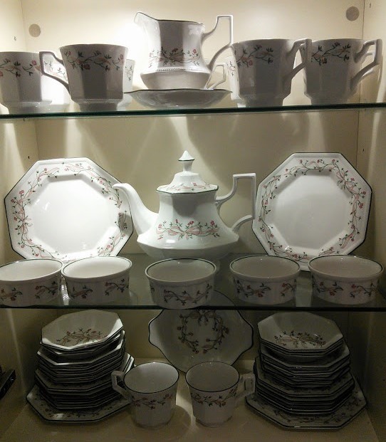 Large amount (67 pieces) of Johnson Bros Eternal Beau crockery plus new