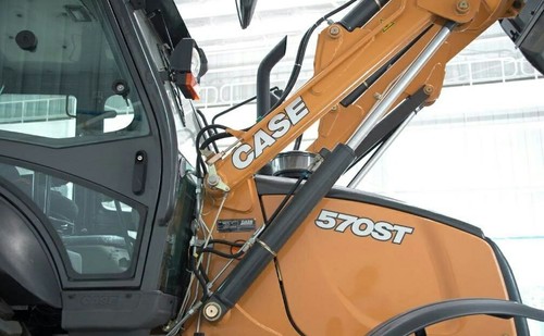 2017 Backhoe Loader Case 570ST Hammer Hydr
