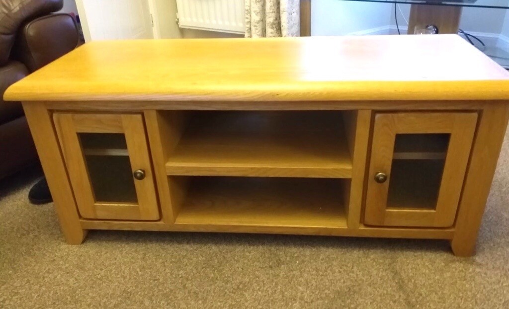 Oak wood TV unit with glass fronted cupboards and shelf 