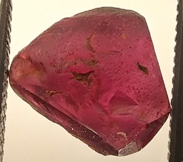 9.06 Carats Internally Flawless Rhodolite Garnet Facet Rough From Tanzania