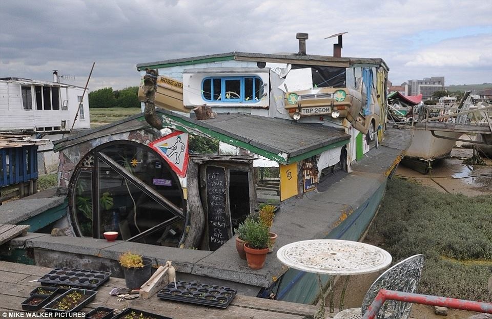 Houseboat available in ShorehamBySea, beautiful location in