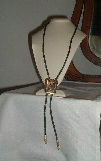 VINTAGE BROWN WHITE AGATE STONE GOLD TONE BOLO TIE