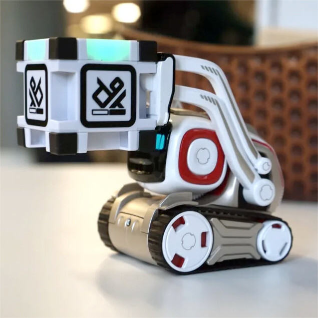Робот куб. Робот anki cozmo. робот cozmo кузя. робот anki cozmo white. робот с кубиком cozmo.