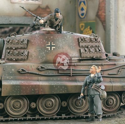 Verlinden 1/35 German Tank Commander Shouting at Infantry WWII 2 Figures 1711