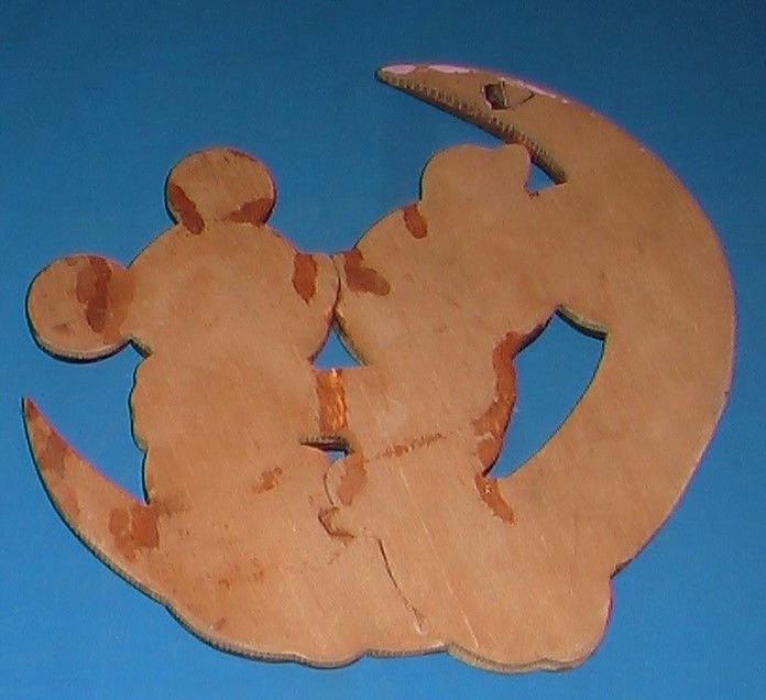 DISNEY MICKEY & MINNIE HUGGING ON THE MOON CARVED WOODEN  WALL PLAQUE DECOR