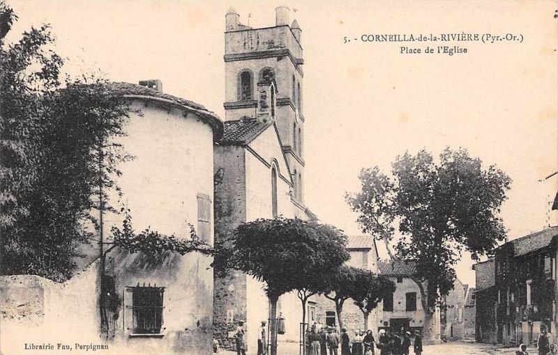 Cpa 66 Corneilla De La Riviere Place De L'Eglise