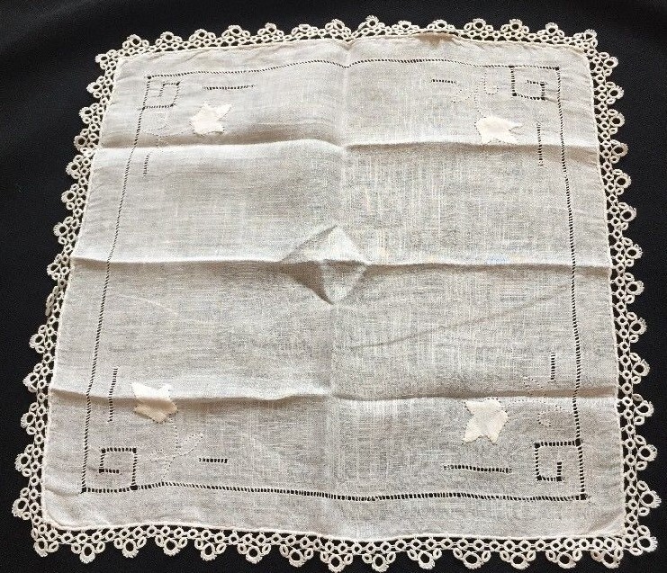 Vtg Weding White Handkerchief Tatted Lace Applique Floral 11” H26