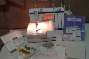 Huskylock 936 Overlocker/Coverstitch Machine | Sewing Machines