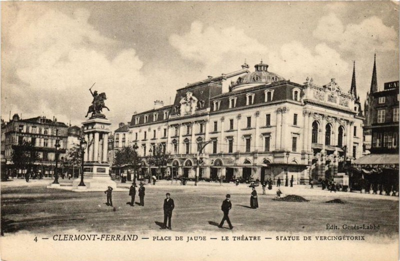Cpa Clermont-Ferrand-Place De Jaude-Le ThÃ©Ã¡Tre -Statue De VercingÃ©Torix (221292)