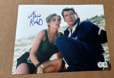 DENISE RICHARDS SIGNED JAMES BOND   8X10 PHOTO BECKETT WITNESSED