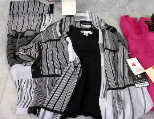 MIXED LOT OF 6--WOMEN'S PLUS SIZE 1X--L/S BLOUSES-JEANS-TANKS-NEW WITH TAGS