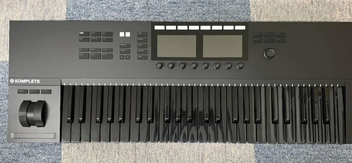 Komplete Kontrol S49 MK2 – Limited Black Keys – Tested