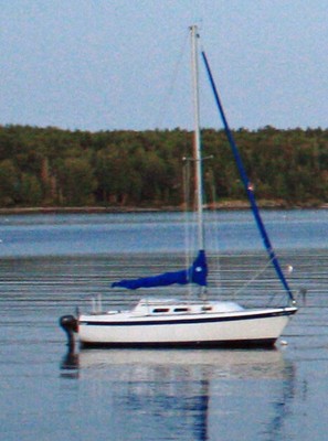 O'Day 25 Sailboat, Yamaha 9.9 4 stroke outboard, Venture tandem trailer