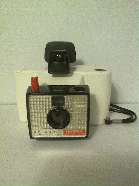 Vintage 1960s Polaroid Swinger Camera Original Box (Batteries Included)