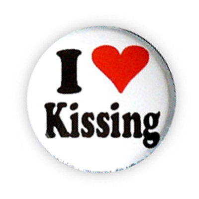 Badge I LOVE KISSING kiss beso heart coeur culte retro glamour pin button Ø25mm_