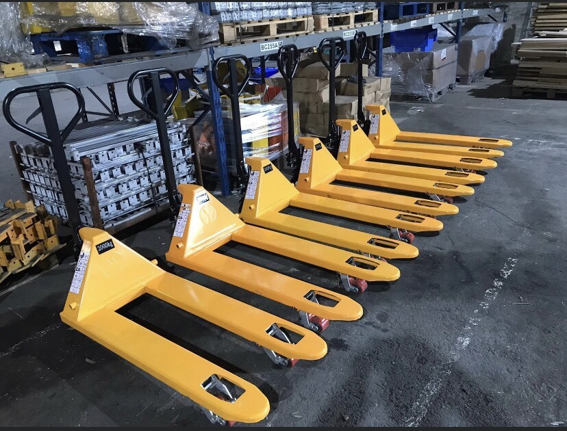 Brand new 2 tonne pallet truck/pump truck, loading/unloading pallets