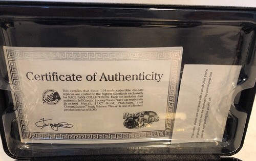 Jeff Gordon No. 24 DuPont/Looney Tunes 2001 Monte Carlo 4 1:64 Die Cast Car Set