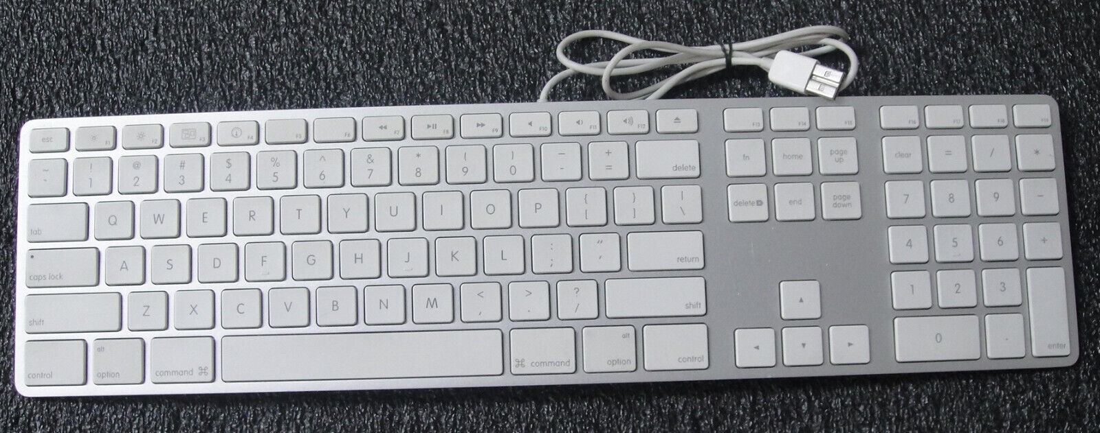 Genuine Apple USB Wired Keyboard with Numeric Keypad MB110LL/B A1243  Grade A