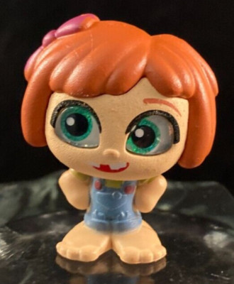 Disney Doorables - Pixar Fest - Collection Peek - Young Ellie - Glittery Eyes