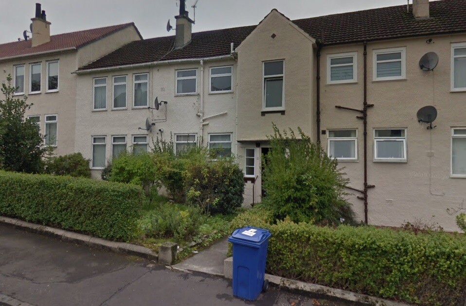 Three Bedroom First Floor Apartment located in Giffnock Park Avenue