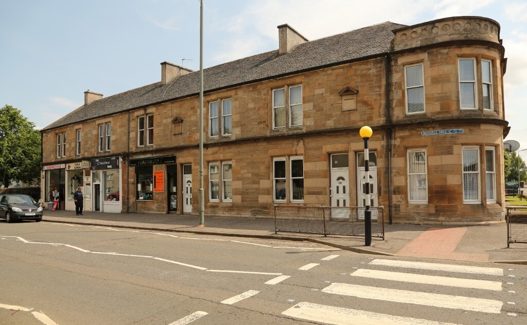 Available to rent now in Larbert, smart first floor flat in amenity