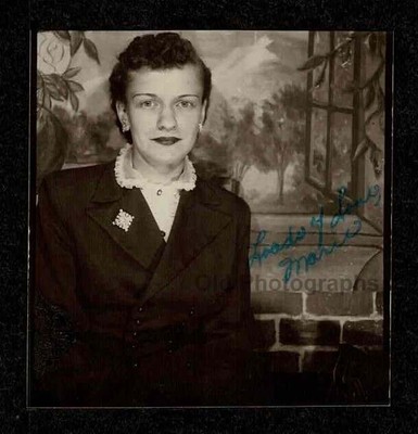 WOMAN HOKIE BACKDROP OPEN WINDOW TREES MTNS OLD/VINTAGE PHOTO SNAPSHOT- L529