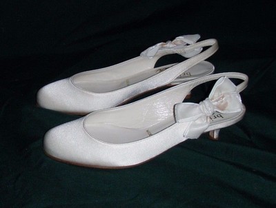 Bridal by Butter Saga White Satin Slingbacks Women Size 6 Kitten Heel Shoes, NIB