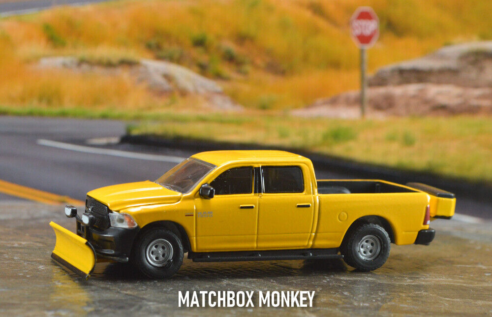 Style / Model:2014 RAM 1500 Tradesman Yellow Plow+ Salt Spreader:Car Hauler Flat Bed Trailer Tow Hitch 1:64 Scale DCP Diorama Diecast Model Auto