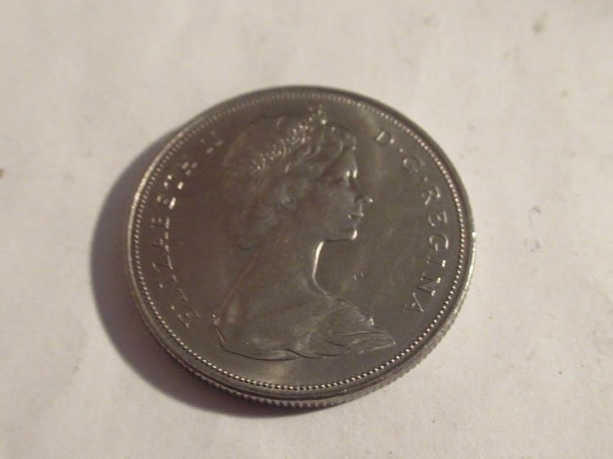 CANADIAN   ONE DOLLAR COIN DATE 1968   VERY NICE  COIN