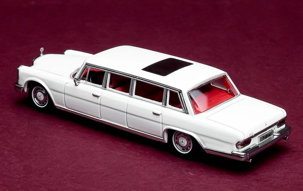 GB GCD 1:64 White Benz Pullman 600 Limousine Model Diecast