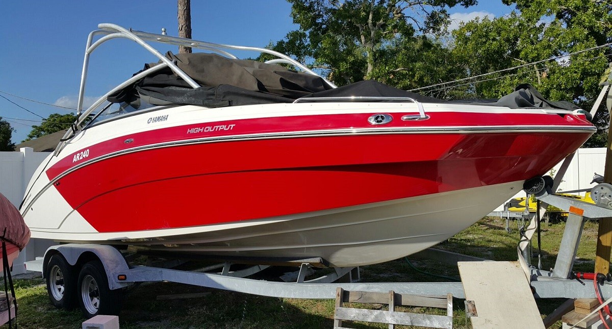Mint 2010 AR240 Yamaha clean Jet boat with trailer.