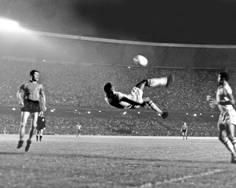 完璧すぎて可愛げがない Famous Bicycle Kick Goal PELE Glossy 11x14 Photo Brazil 記念グッズ