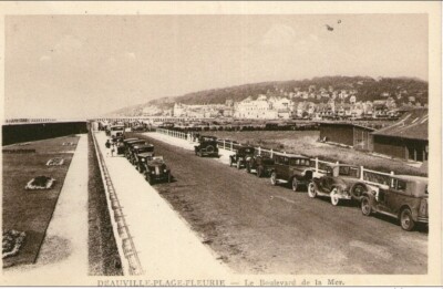 X09 / DEPT 14 CPA DEAUVILLE / LE BOULEVARD DE LA MER LES TACOTS / NEUVE