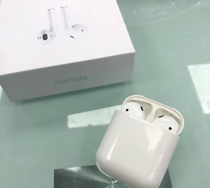 Apple AirPods Wireless Earbuds - White