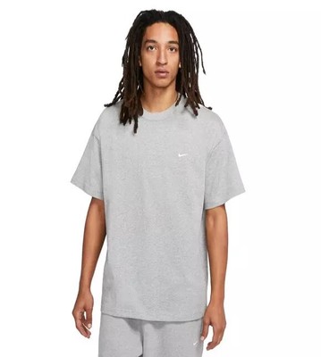 

Мужская серая вязаная футболка с коротким рукавом Nike Solo Swoosh (CV0559 063) —, Dark grey heather/black