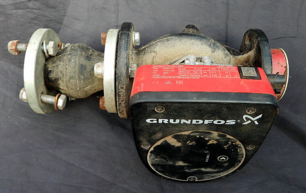 Grundfos Magna 1 40-40 F220 flanged water pump | in Newent ...