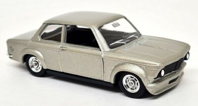 MINICHAMPS  BMW 2002 turbo  1/43 クリーム s-l1200.jpg