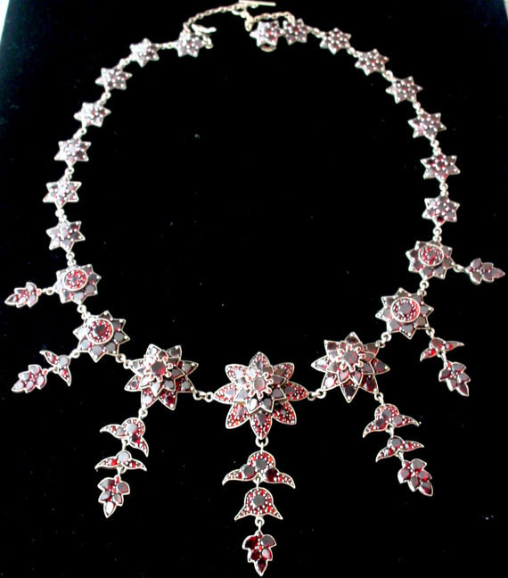 ANTIQUE VICTORIAN GARNET NECKLACE CIRCA 1880 layered design