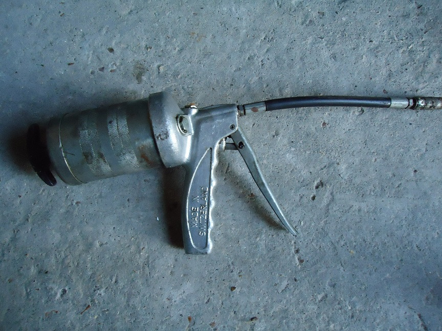 High capacity Wanner grease gun with flexible pipe beautifully made