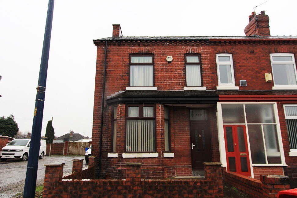 4 Bedroomed House to let on Manchester Road, Denton in Denton