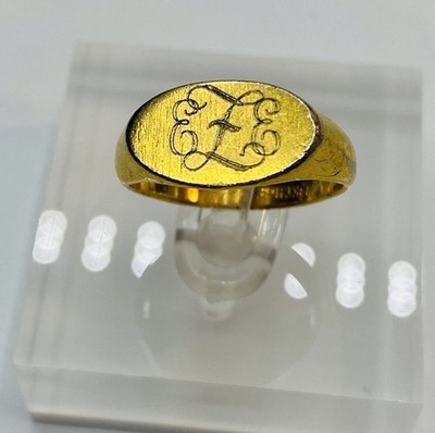18kt HGE signet ring size 6 engraved monogram scroll design no stone