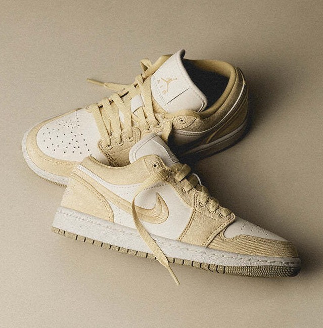 靴 NIKE Women's AIR JORDAN 1 low se gold Nike WMNS Air Jordan 1 Low SE-Women Casual Shoes Celestial