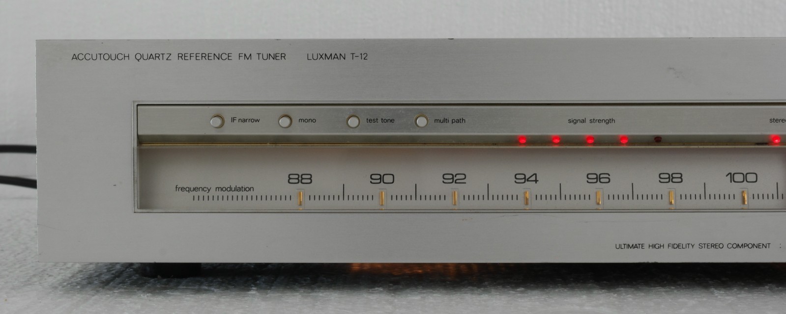 Luxman T-12 Accutouch Quartz Reference FM Stereo Tuner : Good Working Condition!
