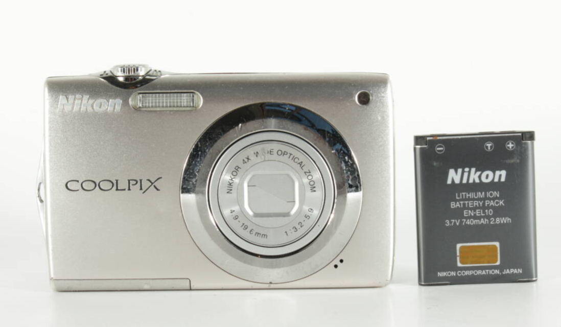 Nikon coolpix S3000 SILVER【完動品・転送特典無料あり】 スマホ転送OK】ニコン Nikon COOLPIX S3000 シルバー