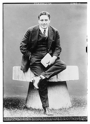 McCormack,Romeo,Juliet,performances,suits,books,actors,tie,Bain News Service
